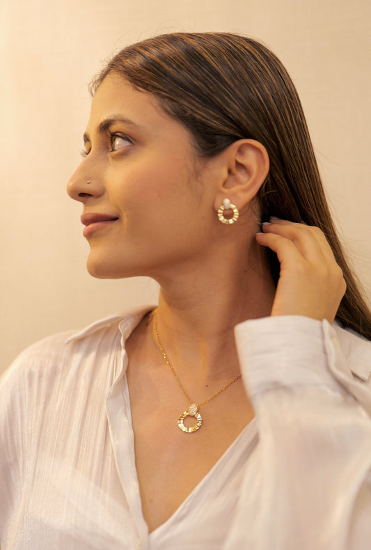 Radiance Unbound Pendant Necklace Set