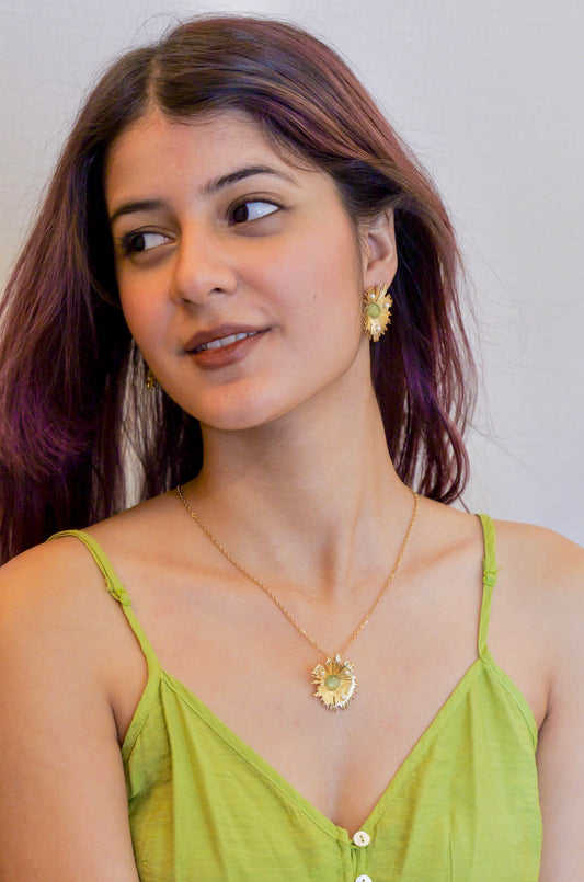 Solara Radiance Pendant Set with Bracelet