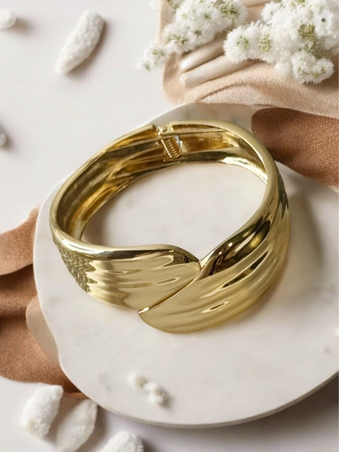 Cava Court Golden Cuff
