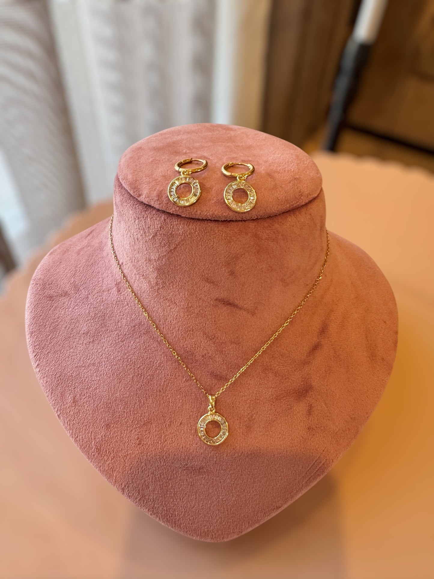 Circle of Strength Pendant Necklace Set