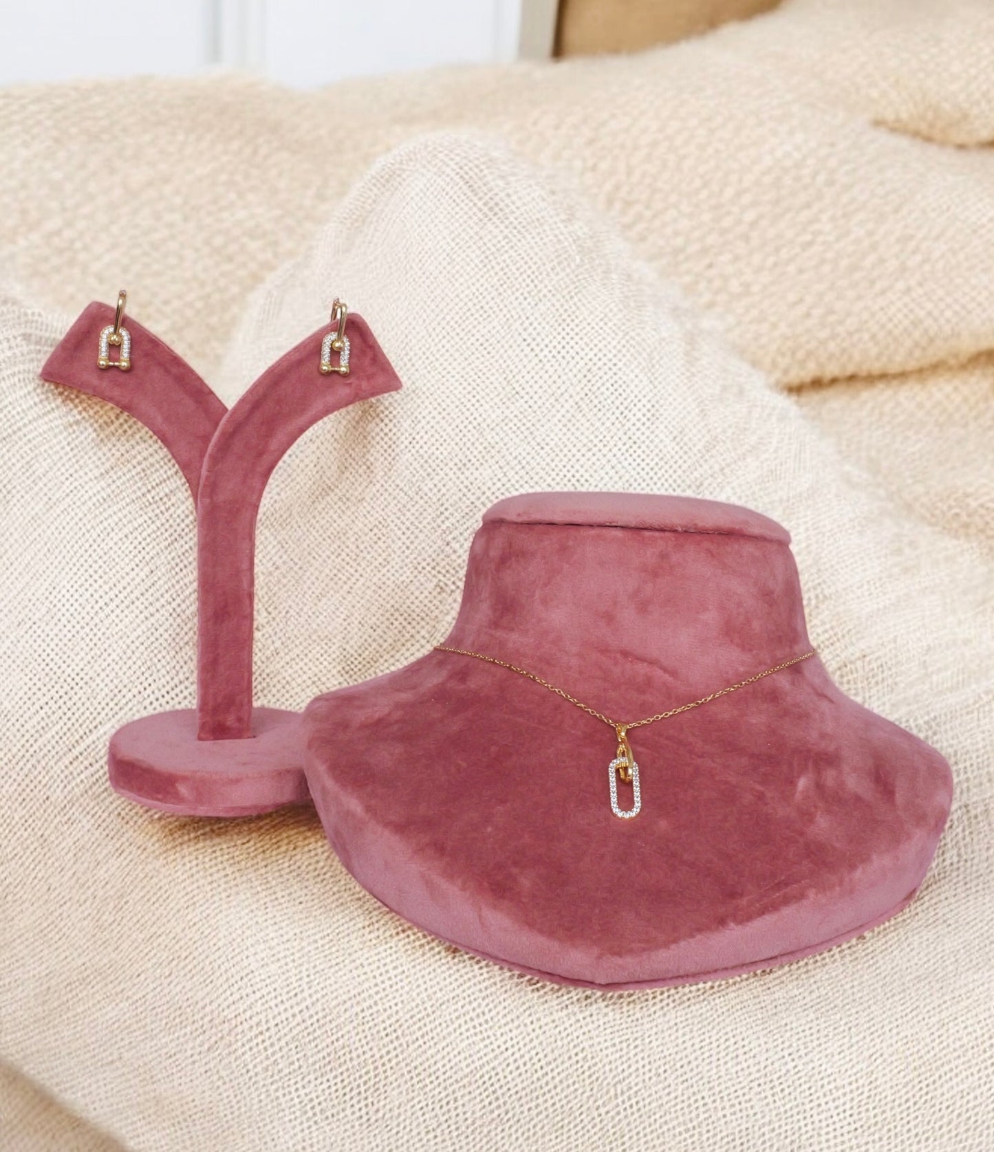 Infinity Bold Pendant Necklace Set