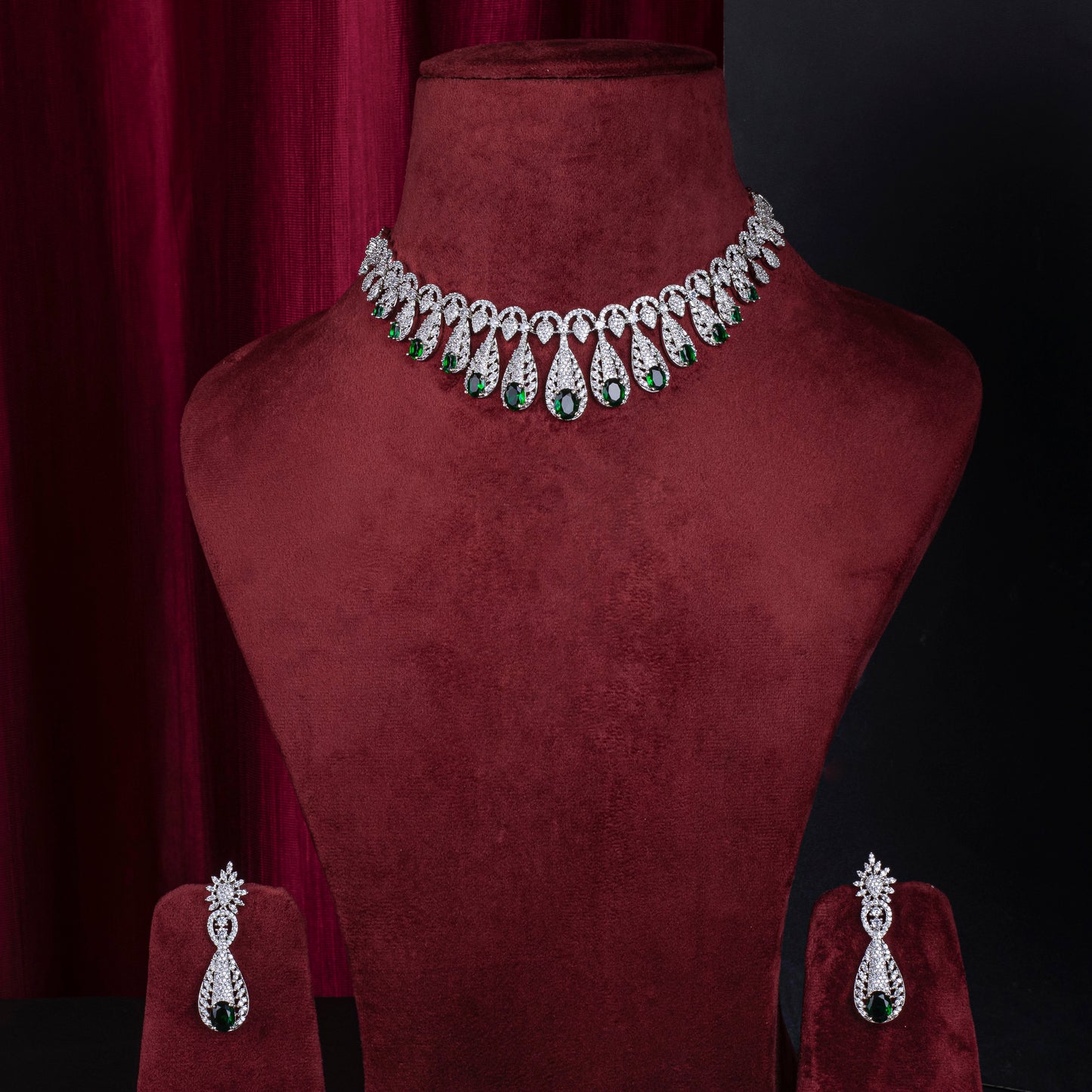 Bedazzling Green Diamond Necklace Set