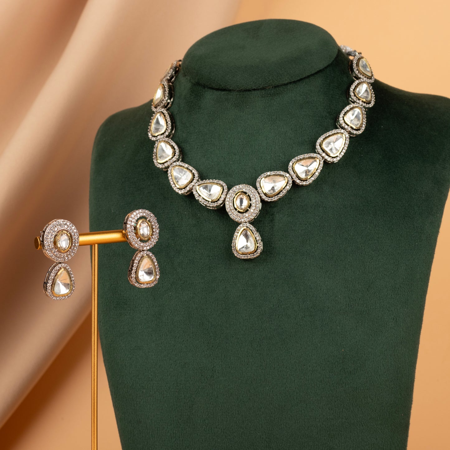 Regalia Silver White Polki Necklace Set