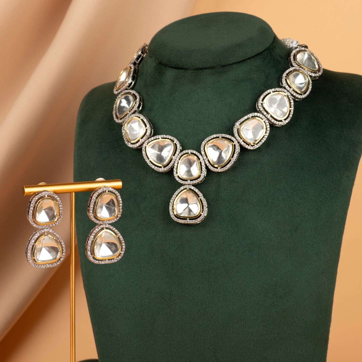 Aesthetic Silver White Polki Necklace Set