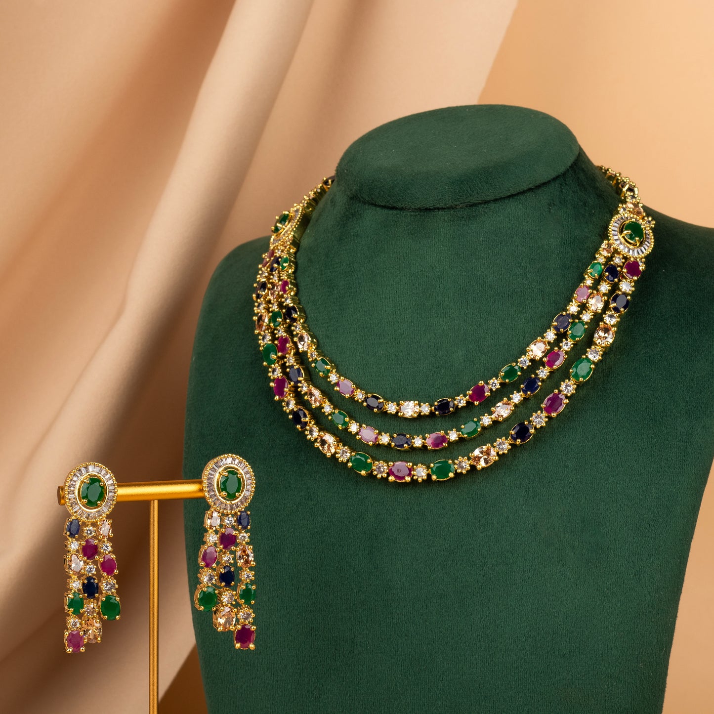 Hues Classic Necklace Set