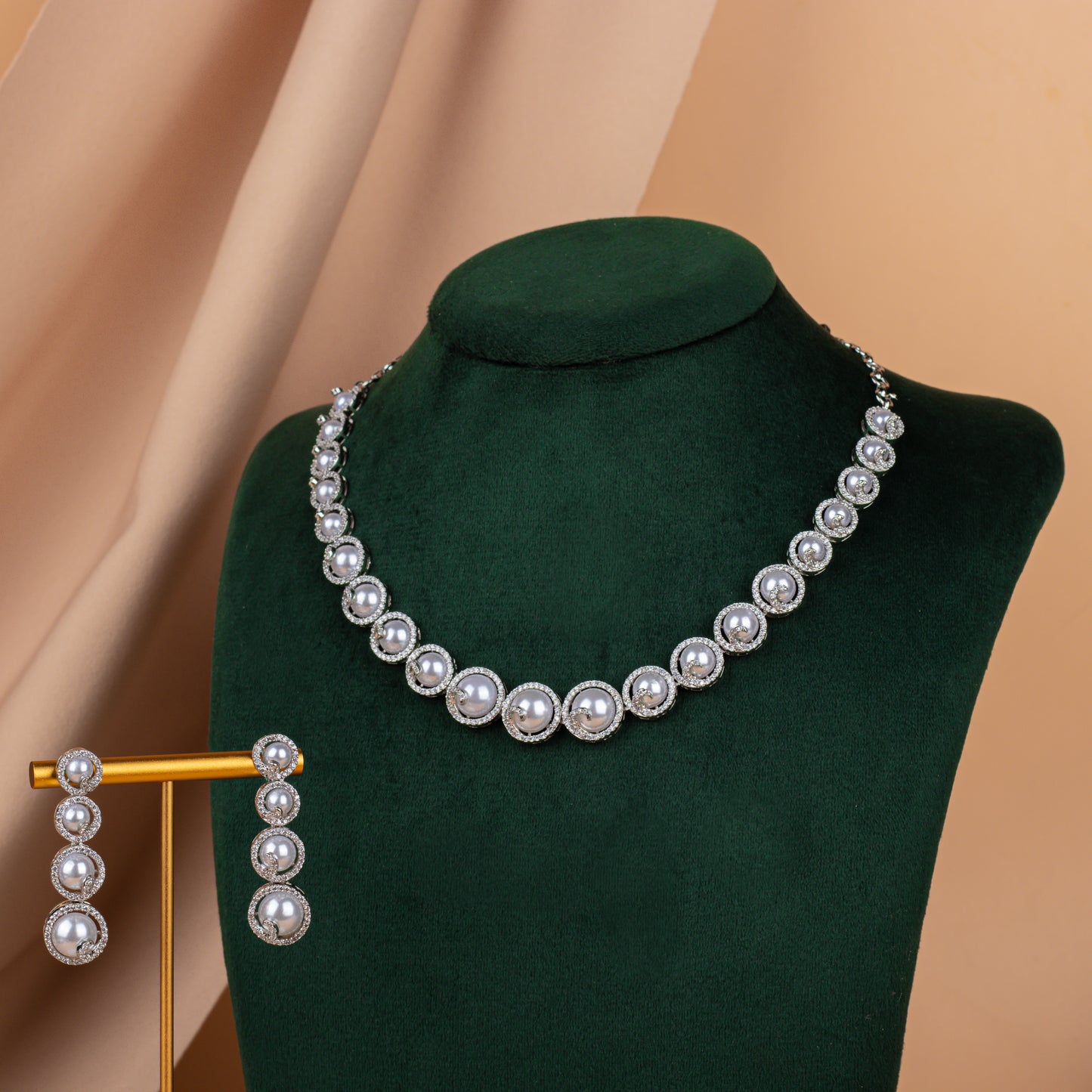Seraphic Pearls Diamond Necklace Set