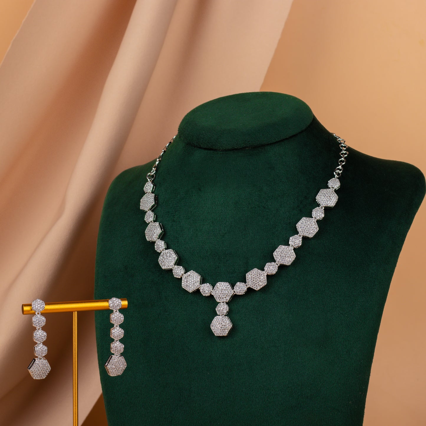 Reverie White Diamond Necklace Set