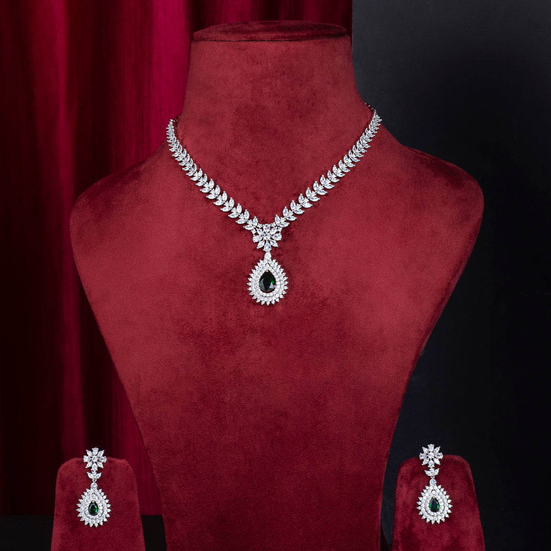 Majestic Emerald Necklace Set